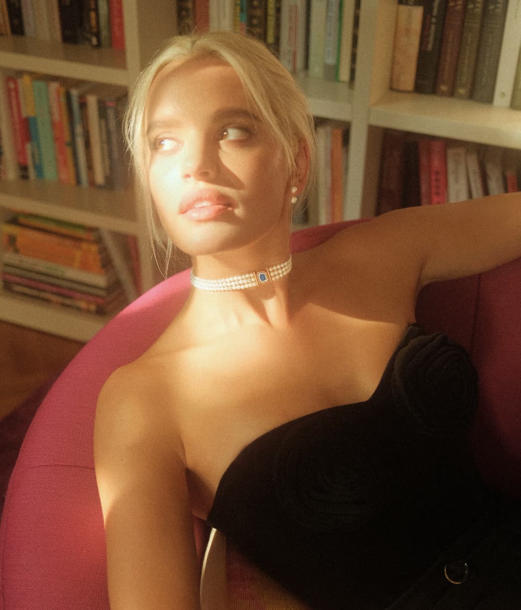 Eugenia white pearl and sapphire necklace - Image 3